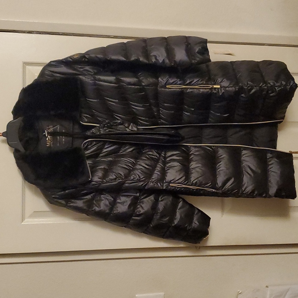 Brand new light puffy Mk jacket ✨️